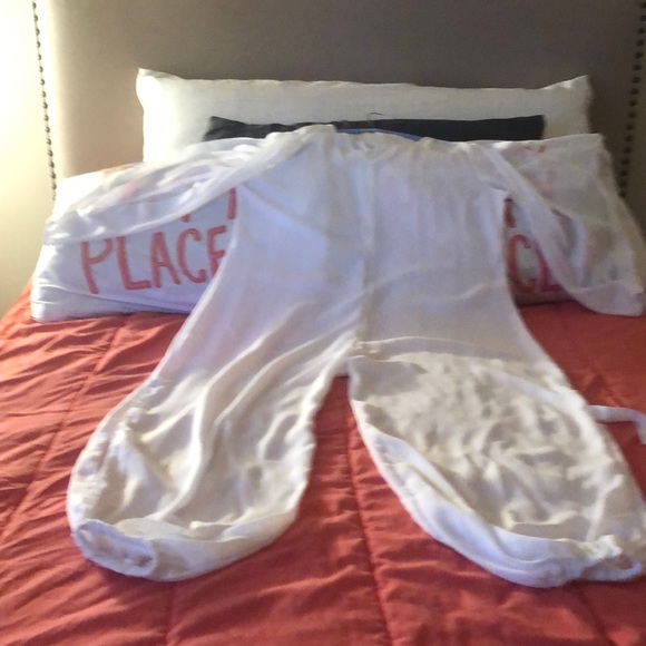 Clothes - Picture 4 of 8